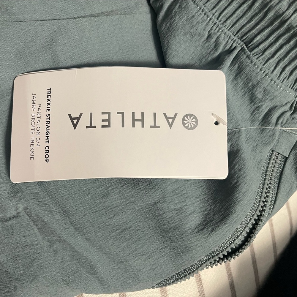 NWT athleta Trekkie straight leg crop